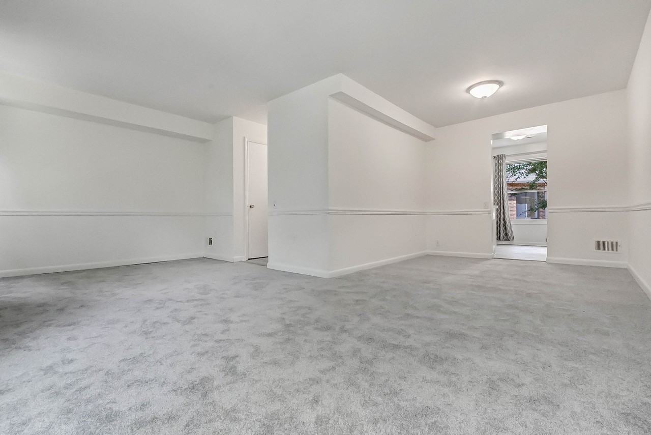 1613 Kenwood Ave - Photo 3 of 16