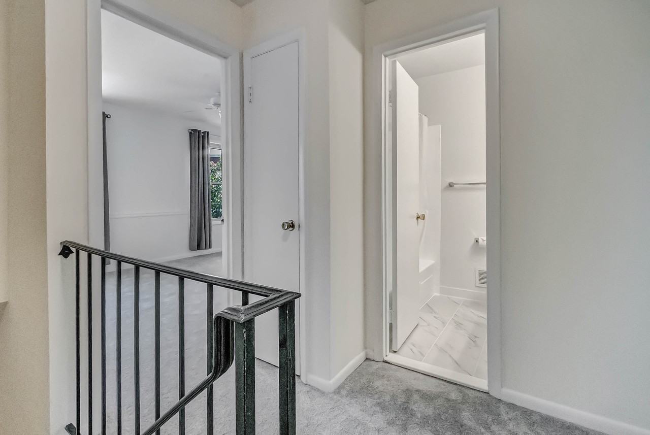 1613 Kenwood Ave - Photo 6 of 16