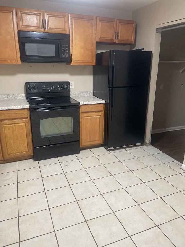 6327 Sw 9th Ave #B - Photo 3 of 8