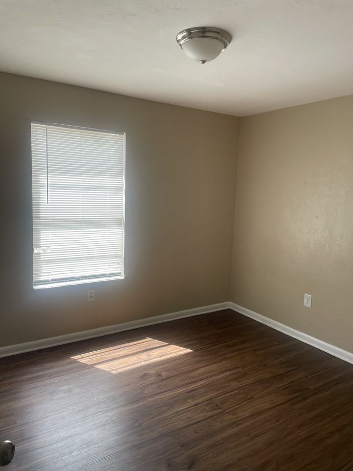6327 Sw 9th Ave #B - Photo 5 of 8