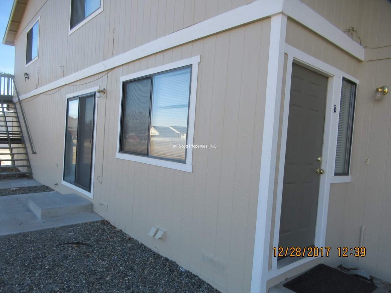 340 Sweetwater Cir #B - Photo 2 of 6