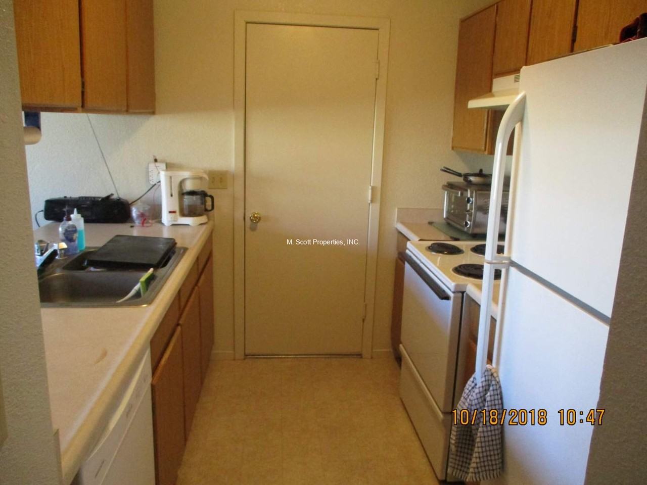 340 Sweetwater Cir #B - Photo 3 of 6