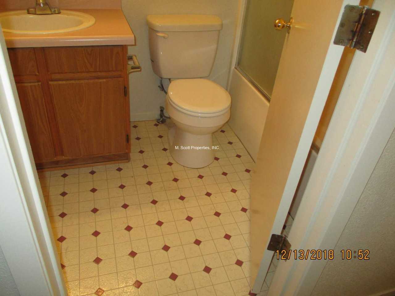 340 Sweetwater Cir #B - Photo 5 of 6