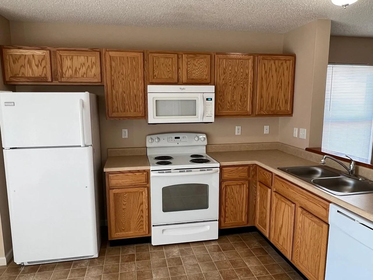 24 Chesterfield Ct #NA - Photo 2 of 6