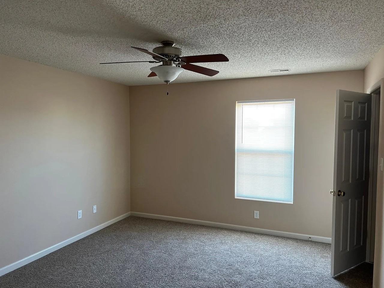 24 Chesterfield Ct #NA - Photo 5 of 6
