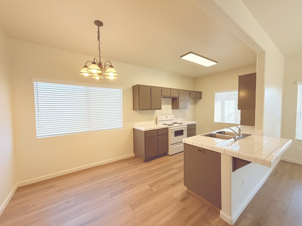 1249 W Spruce Ave #1249 - Photo 4 of 11