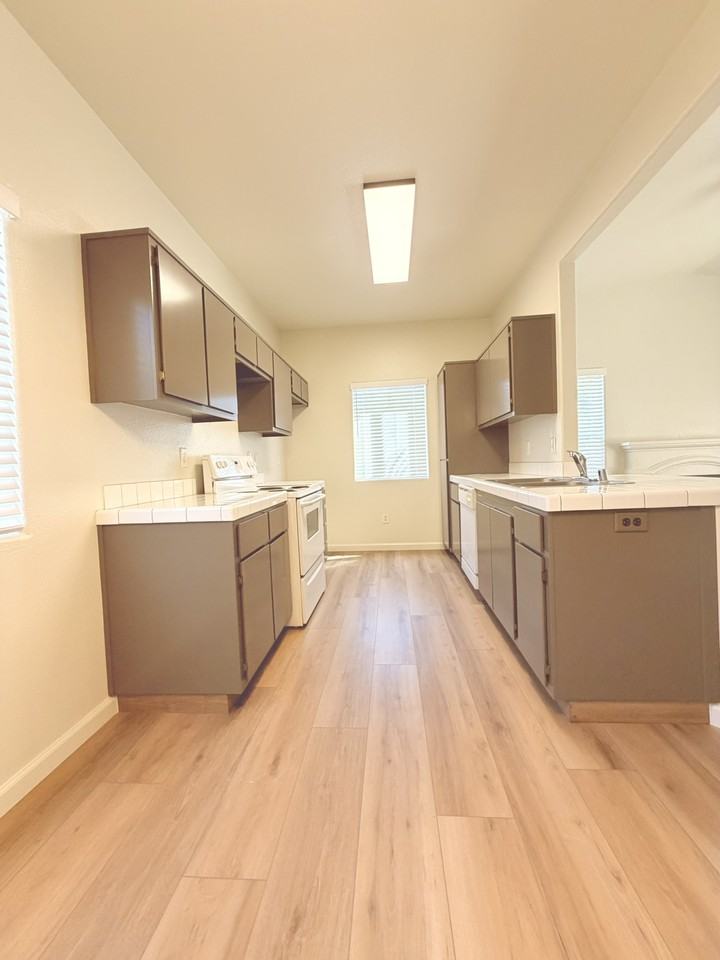 1249 W Spruce Ave #1249 - Photo 6 of 11