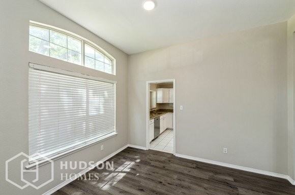 4136 Clary Dr - Photo 3 of 22