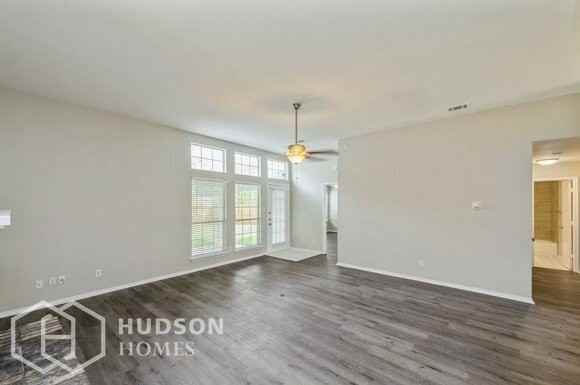 4136 Clary Dr - Photo 5 of 22