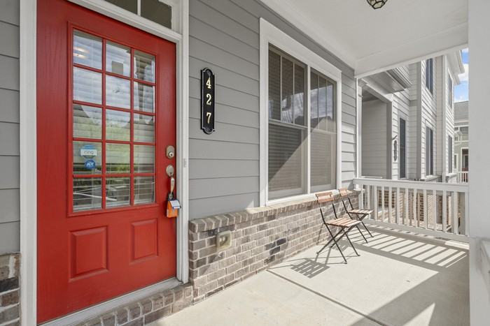 427 Suwanee Park Ter - Photo 5 of 50
