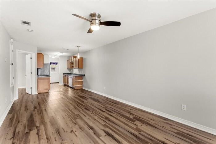 5467 Quail Creek Cir - Photo 6 of 35