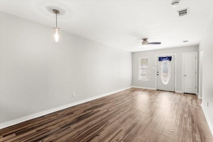 5467 Quail Creek Cir - Photo 7 of 35