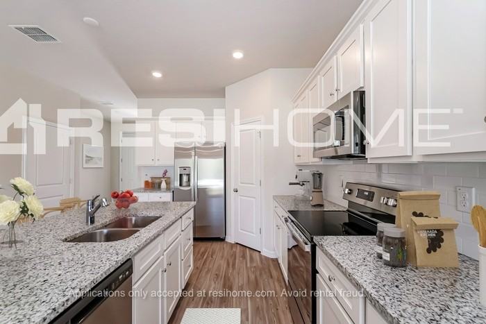 28358 Wave Crest Pl - Photo 4 of 18