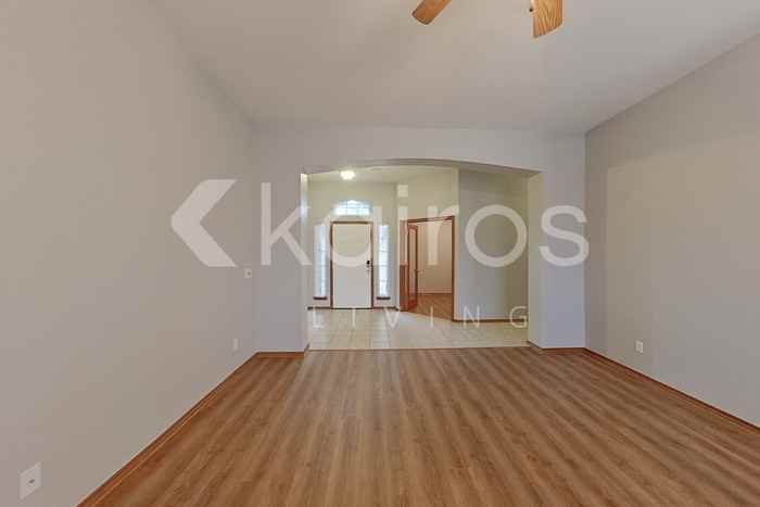 529 Loyd Ln - Photo 5 of 31