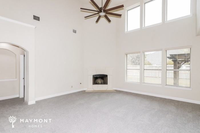 26049 Kingshill Dr - Photo 5 of 13