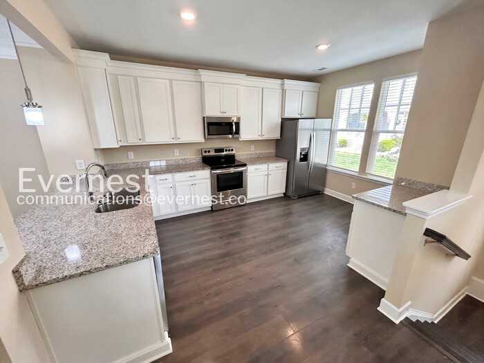 351 Kara Ln - Photo 5 of 33