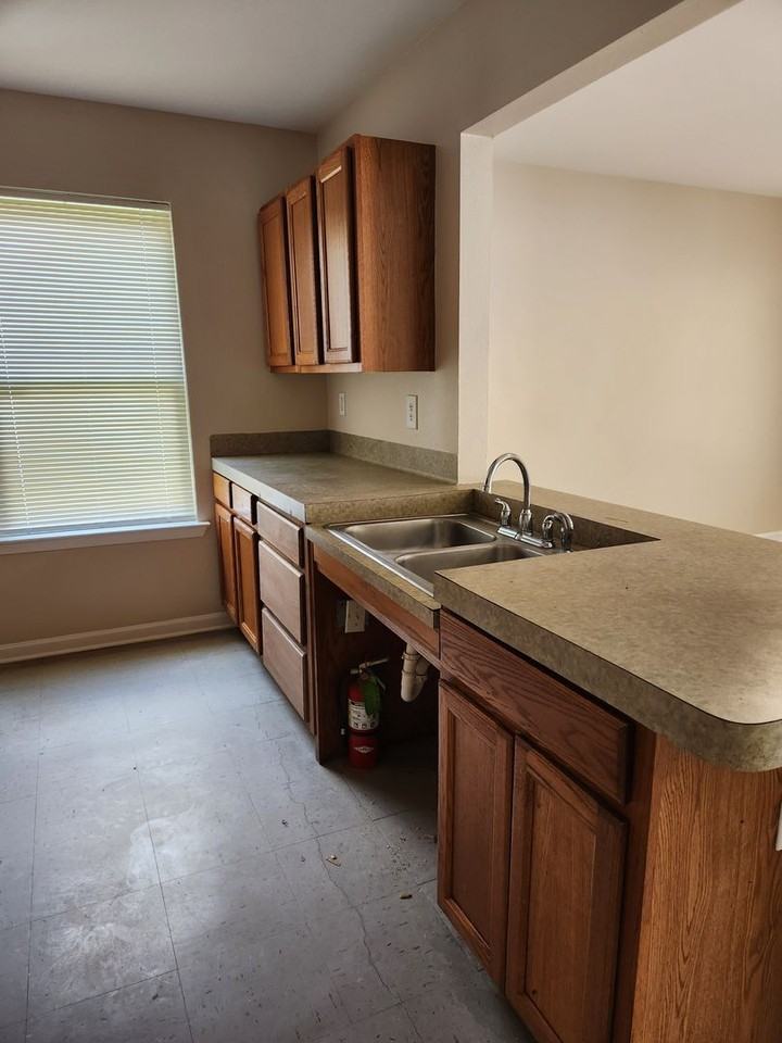 1327 S 17th St - Photo 4 of 10
