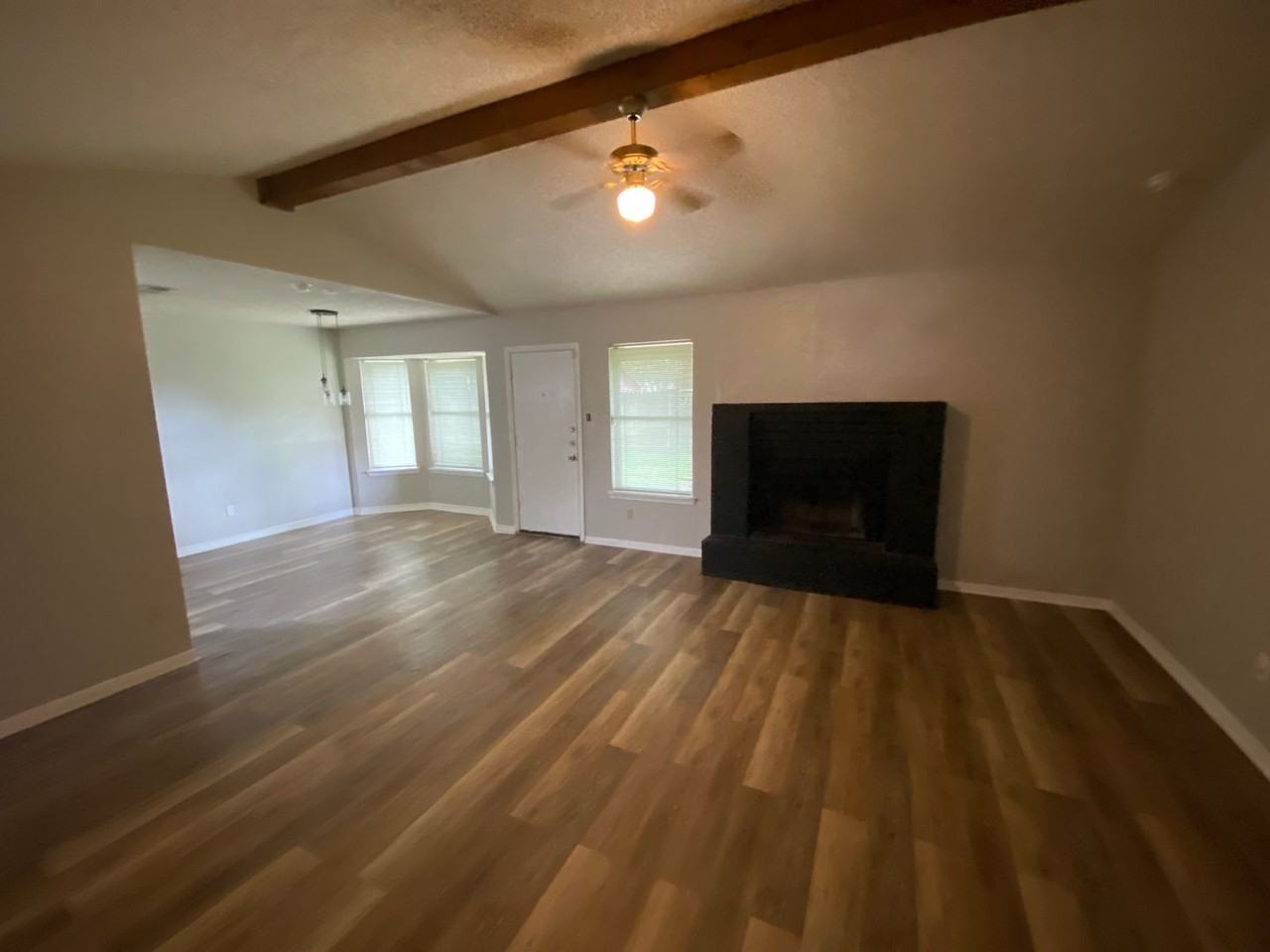 414 Baumann Dr - Photo 2 of 10