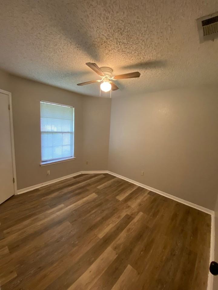 414 Baumann Dr - Photo 4 of 10