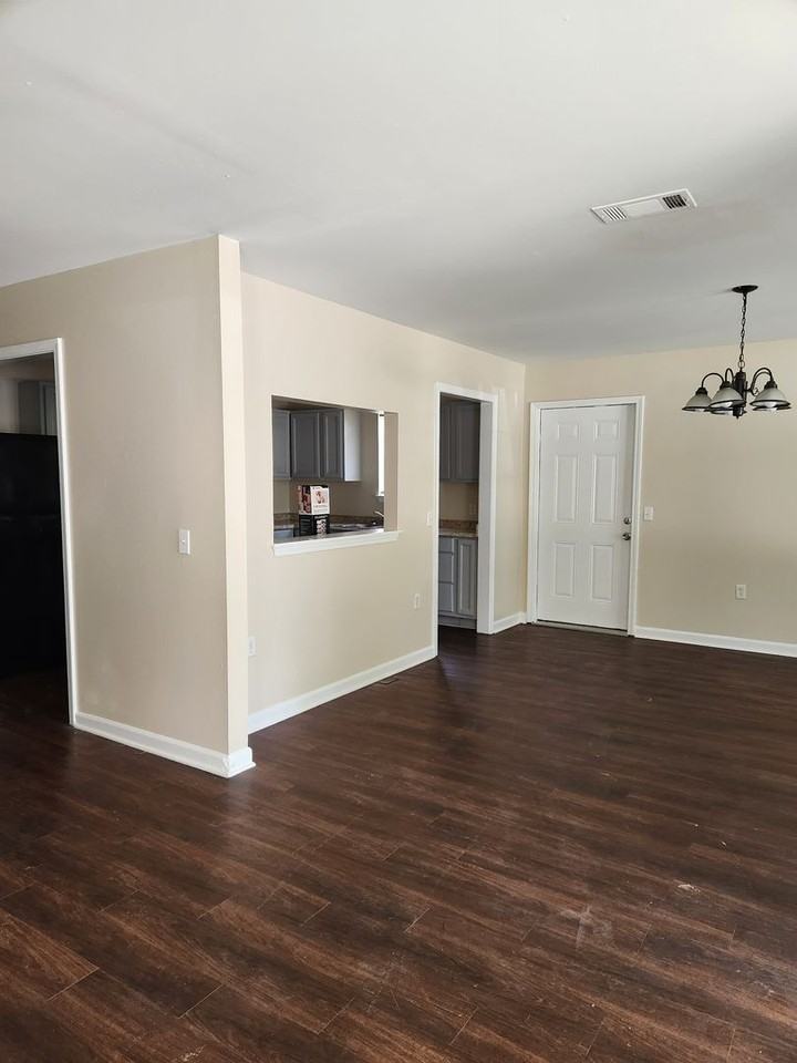 5553 Banyan Ct - Photo 3 of 9