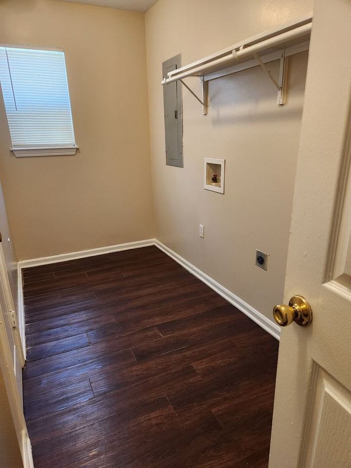 5553 Banyan Ct - Photo 5 of 9