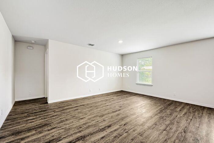 917 8th St - Photo 3 of 14