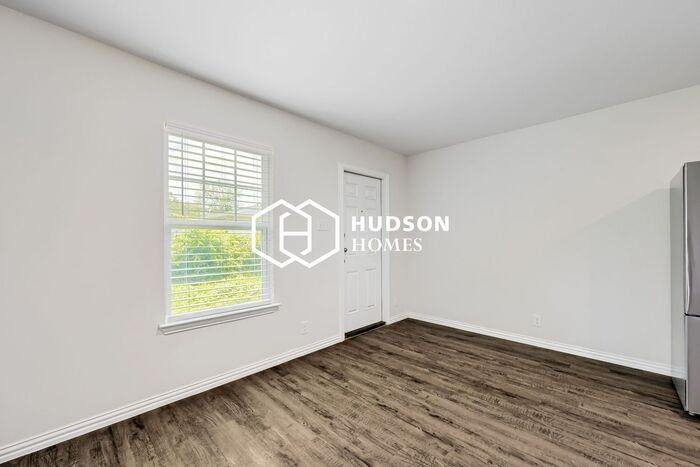 917 8th St - Photo 6 of 14