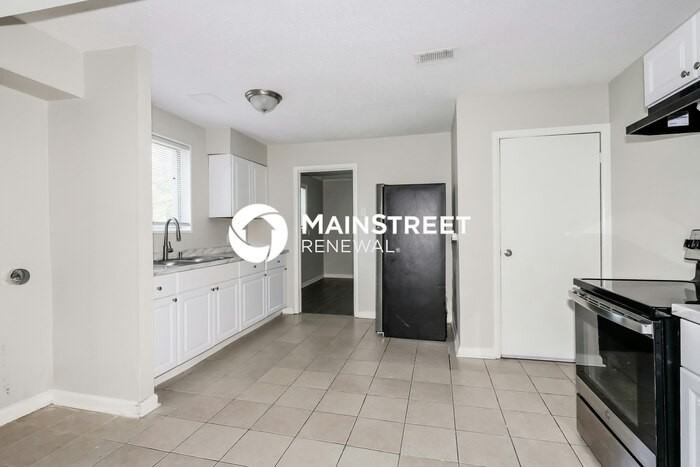 1058 Avon Rd - Photo 7 of 16
