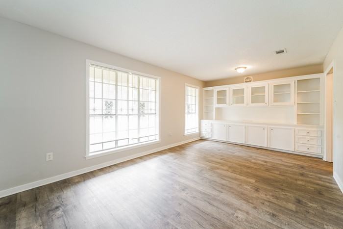 296 Woodcliff Dr - Photo 5 of 11