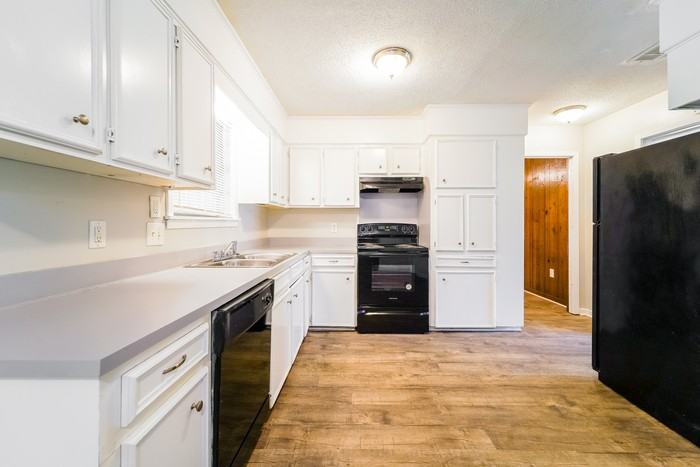 296 Woodcliff Dr - Photo 6 of 11