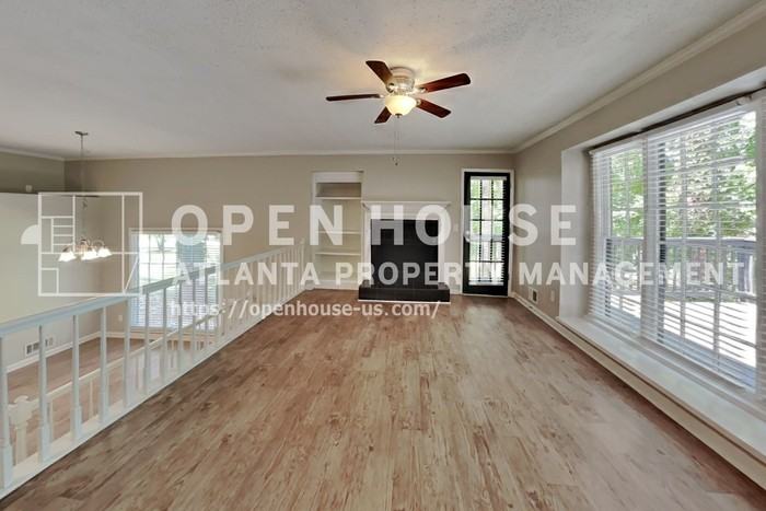 345 Deerwood Dr - Photo 4 of 21