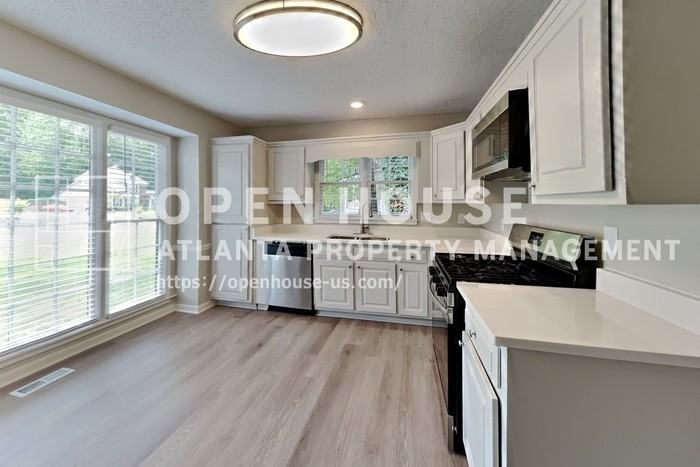345 Deerwood Dr - Photo 7 of 21