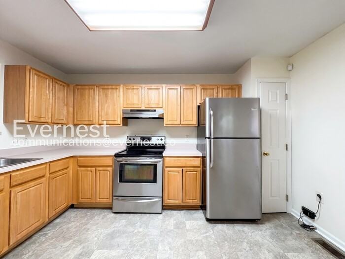 1101 Highpointe Blvd - Photo 6 of 39