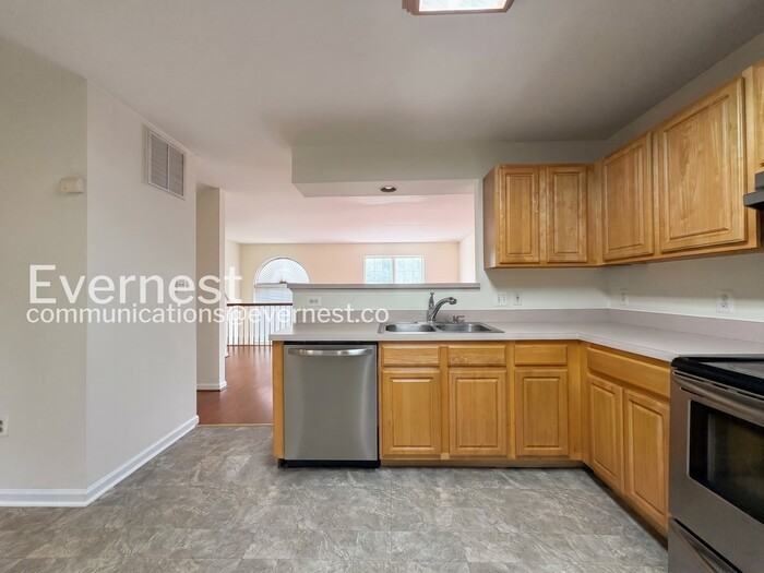 1101 Highpointe Blvd - Photo 7 of 39