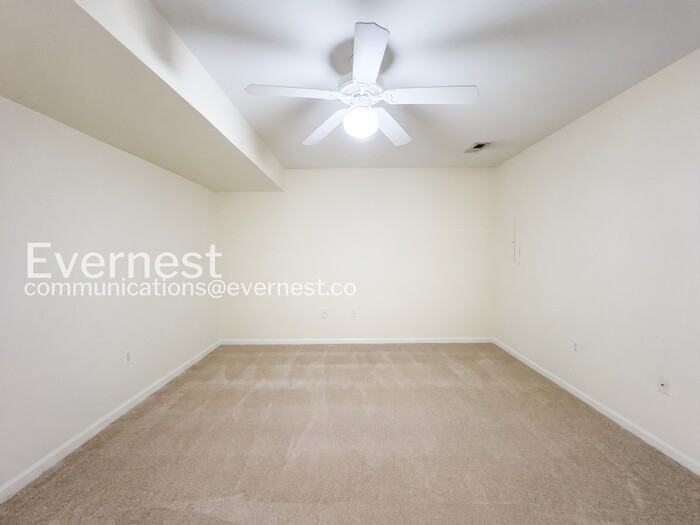 1101 Highpointe Blvd - Photo 6 of 40