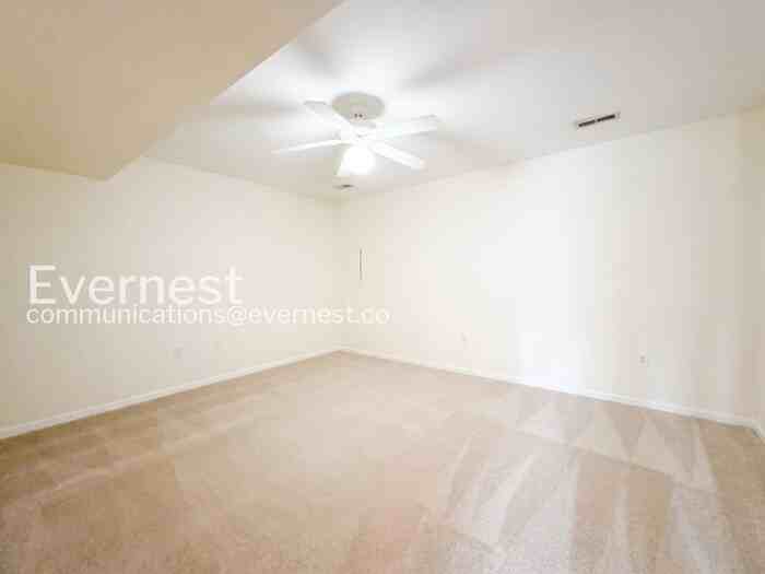 1101 Highpointe Blvd - Photo 7 of 40