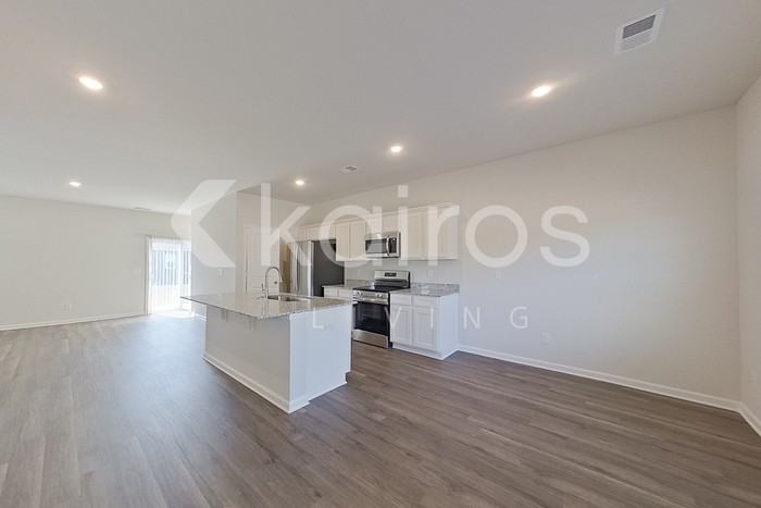 2495 Banyon Cir - Photo 4 of 22