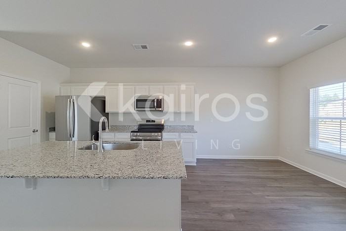 2495 Banyon Cir - Photo 5 of 22