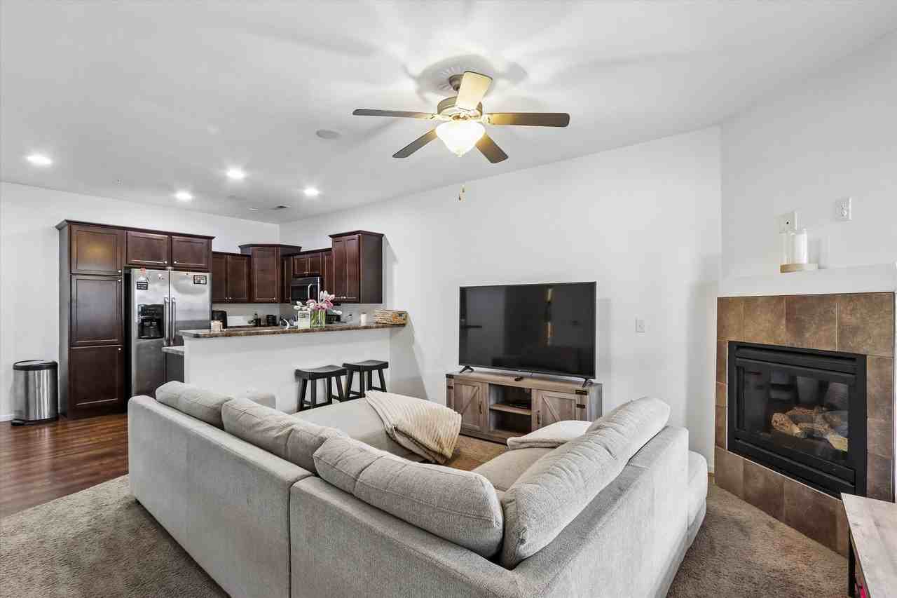463 Cambria Dr - Photo 2 of 20