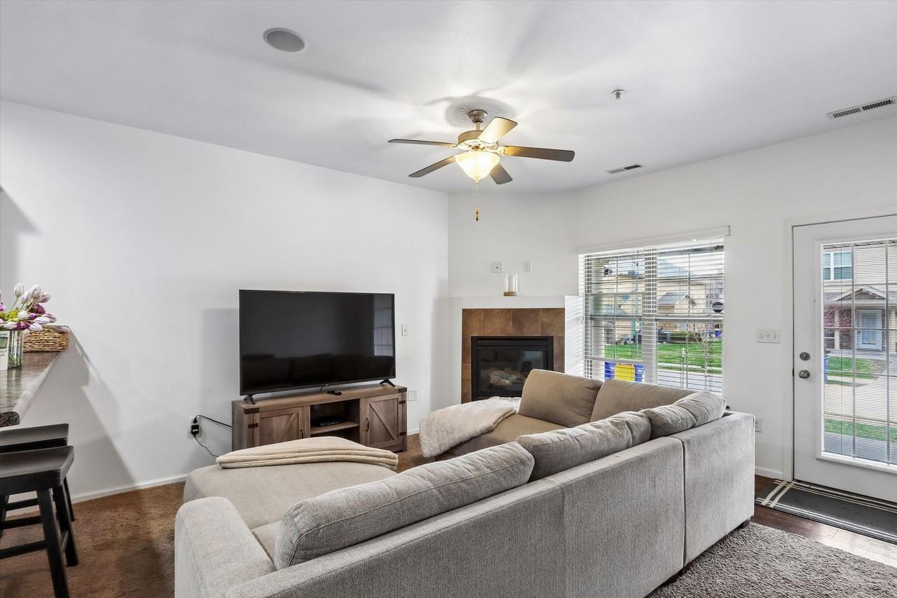 463 Cambria Dr - Photo 3 of 20