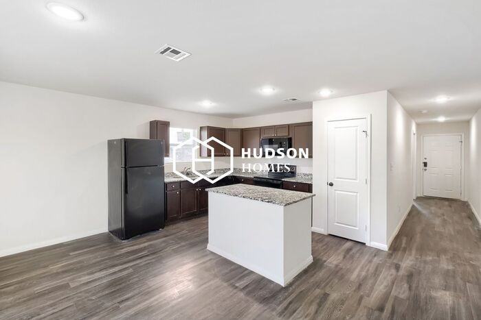 306 N Zenith Ave - Photo 5 of 14