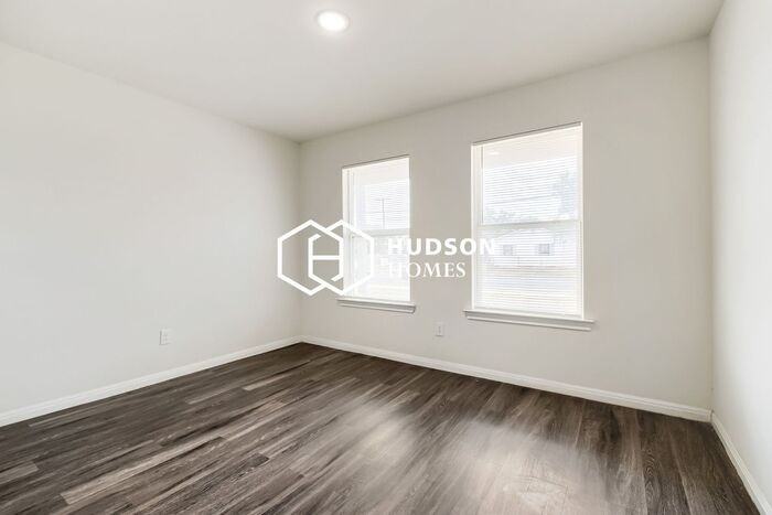 306 N Zenith Ave - Photo 7 of 14