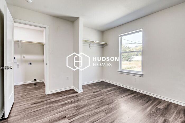 1366 Locust St - Photo 7 of 14