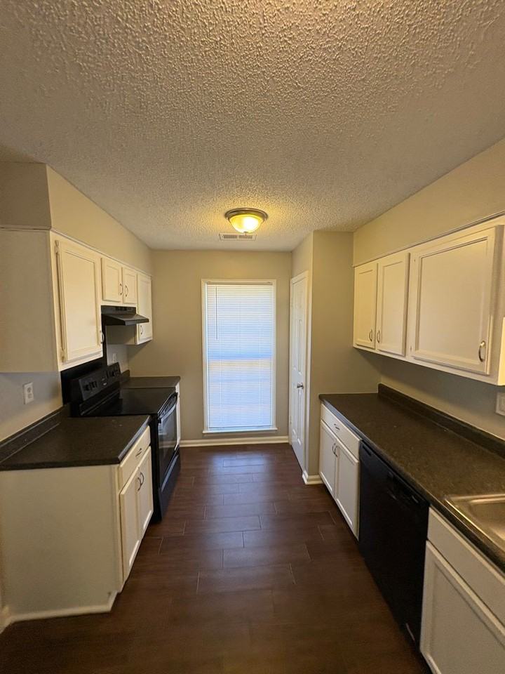 7068 Snyder Rd - Photo 3 of 11