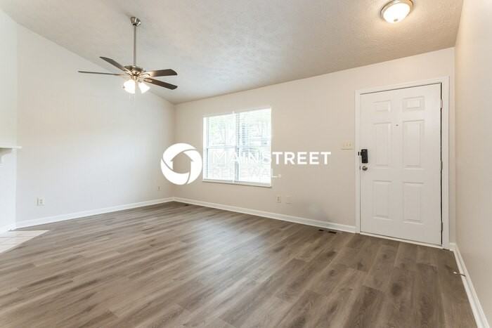 2517 Hammond Ln - Photo 4 of 18