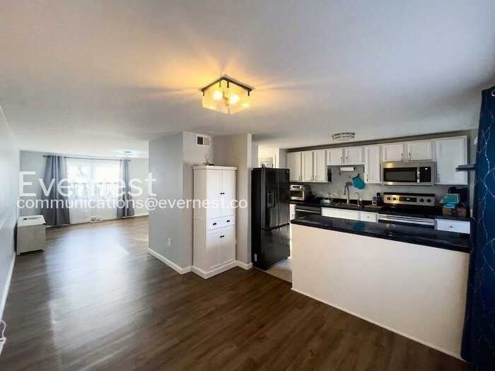 6405 Loch Crest Rd - Photo 3 of 24