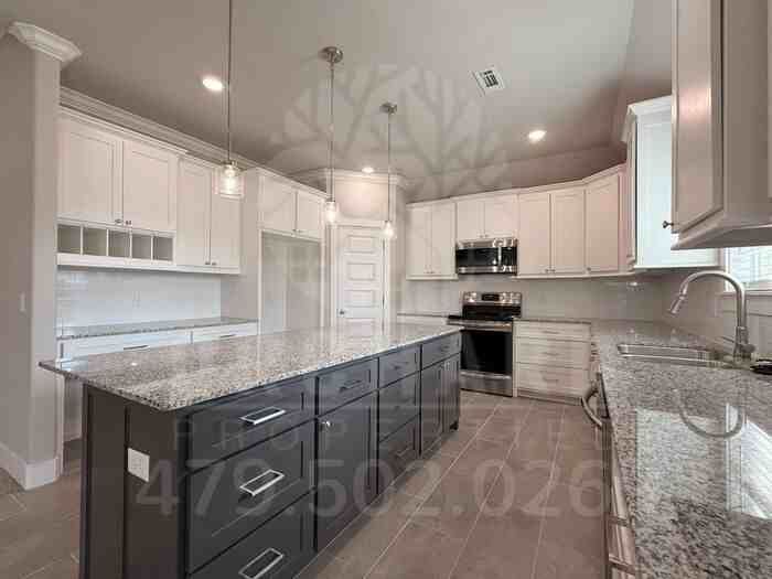 941 Madden St - Photo 2 of 24