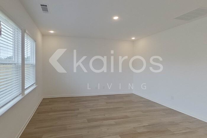 114 Silver Maple Cir - Photo 2 of 20