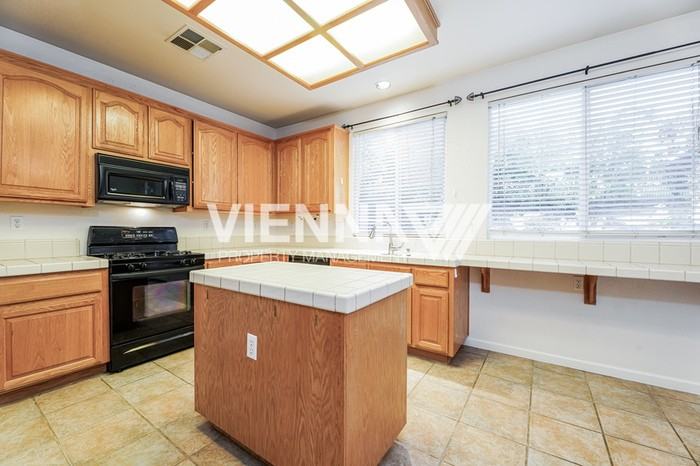 4521 Pheasant Ln - Photo 7 of 21