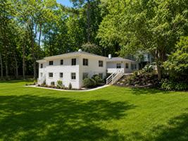 featured image of 3005 Leonard St